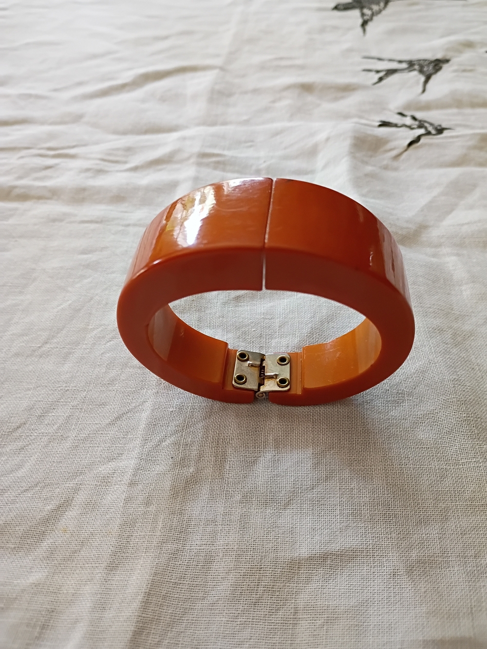 Vintage Butterscotch Bakalite Hinged Bangle Bracelet